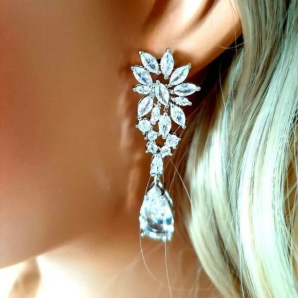 18k White Gold Plated Silver Crystal Wedding Bridal Dangle Drop Earrings! - Picture 3 of 4